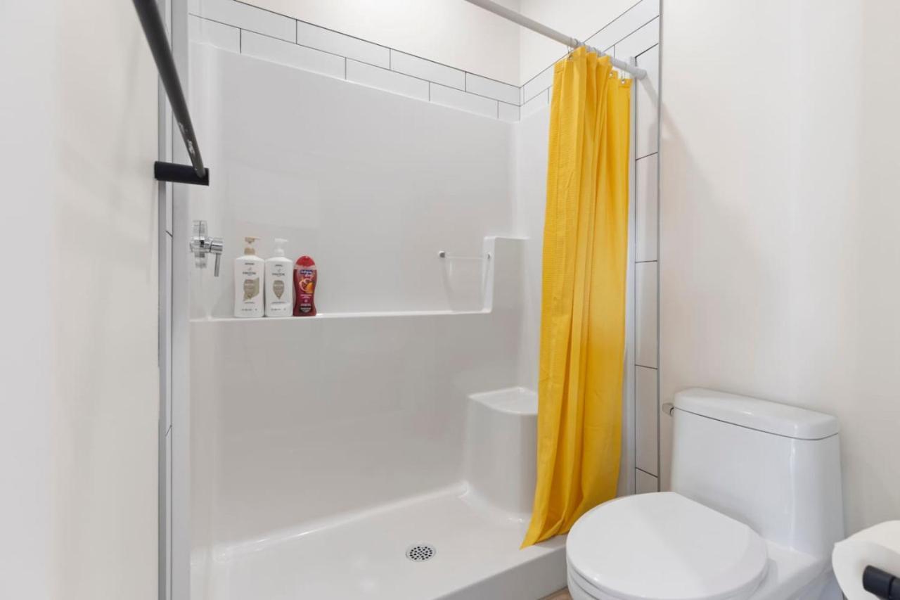 Entire 1Bdr And Bath In 2 Min 2 Train Pineapple Suite Calgary Exterior photo